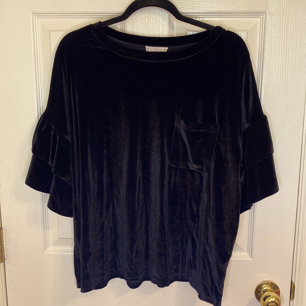 Loveriche | Black velvet ruffle sleeve top with pocket